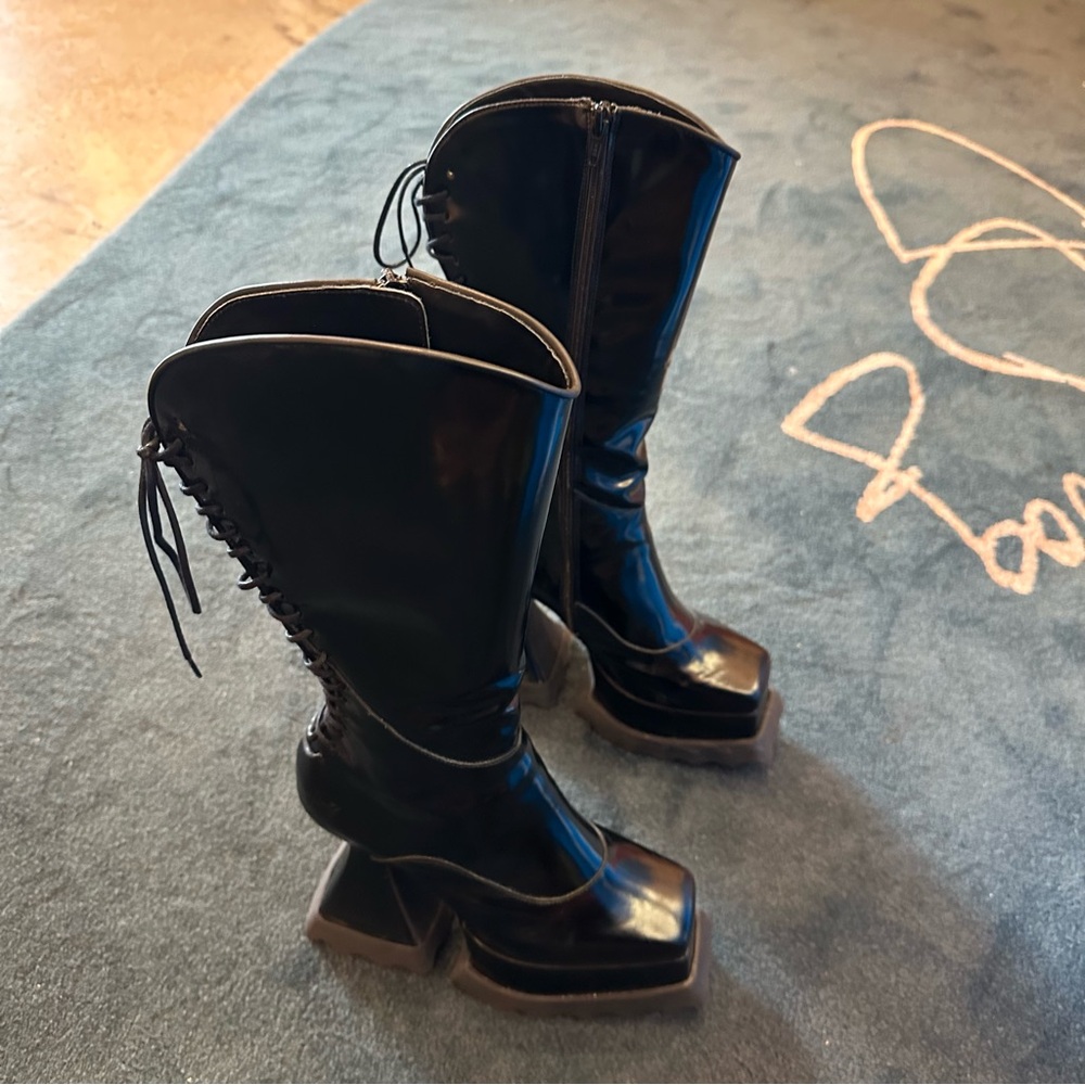 MUNSTER MAX MAGNOLIA ZIP-UP PLATFORM TALL BOOT